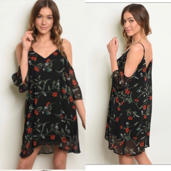 Dresses & Skirts - 🎉HP🎉Floral Black Dress